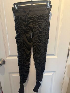 Agogie Wearable Resistance +40
Pants Black Stretchy Womens Size PM
Petite Medium